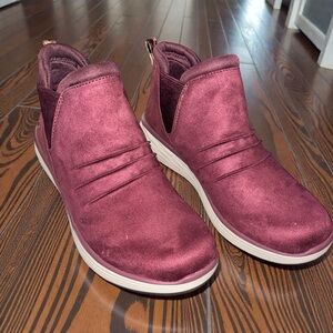 NIB RYKA Water Repellent Burgundy Suede Ankle Boots with Leopard Accent 6M